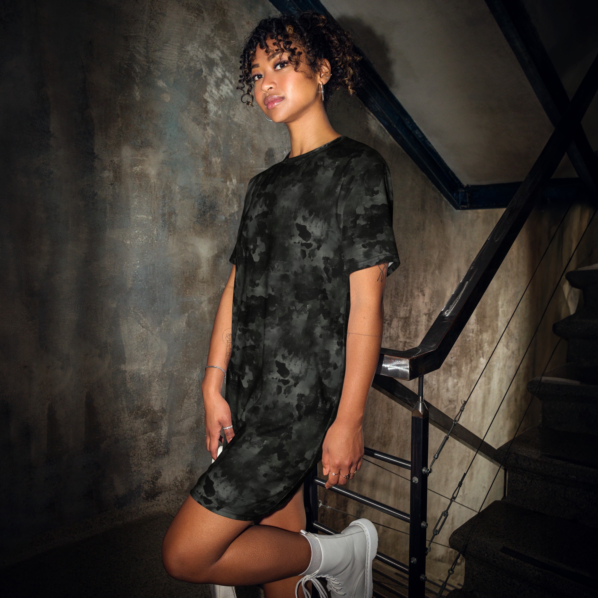 T-Shirt-Kleid Metal Gun Black
